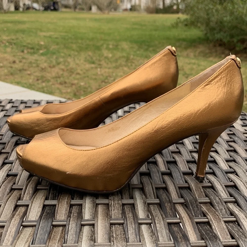 Michael MICHAEL KORS bronze peep toe pumps